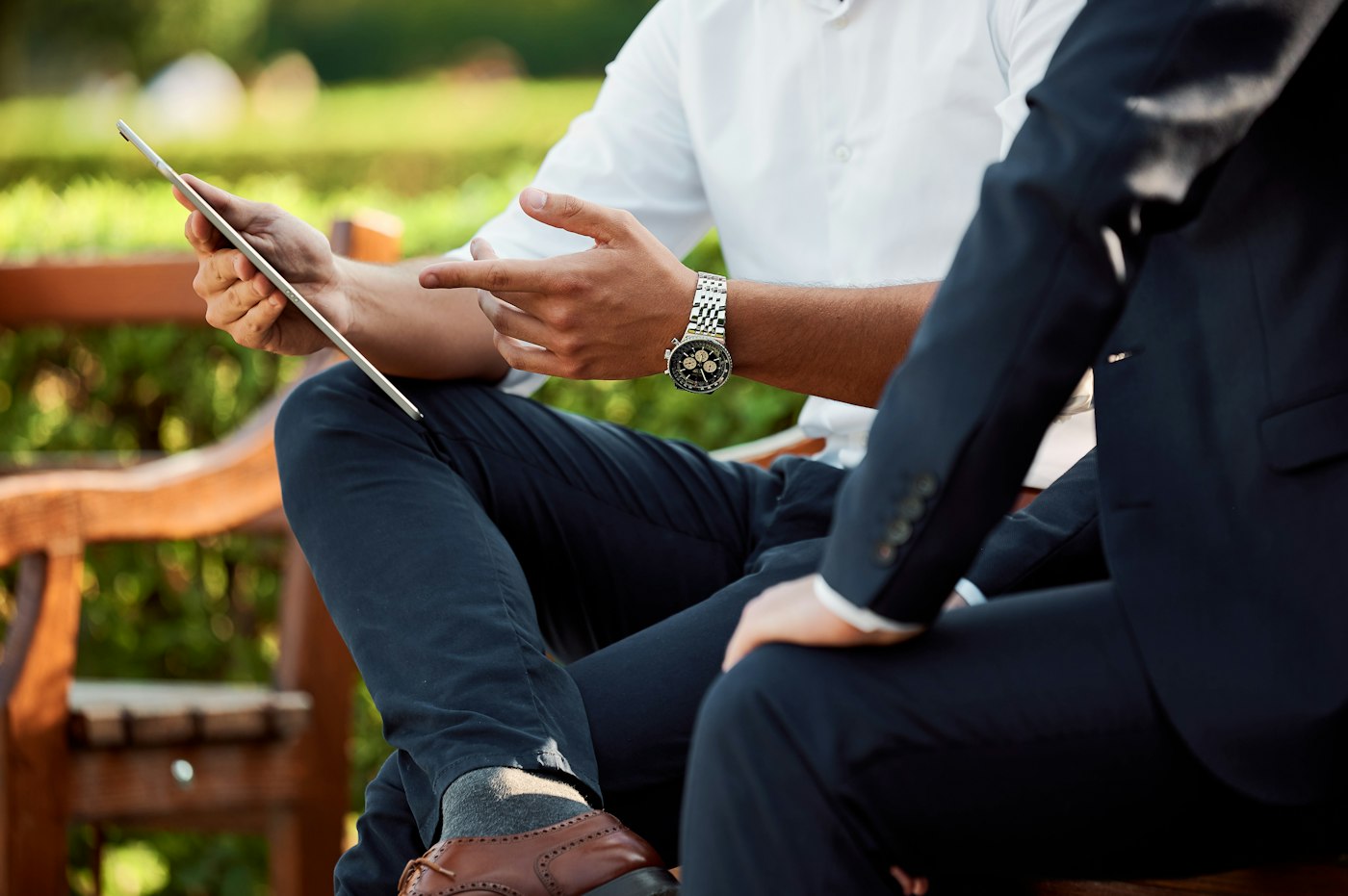 Tablette en main pendant un entretien professionnel